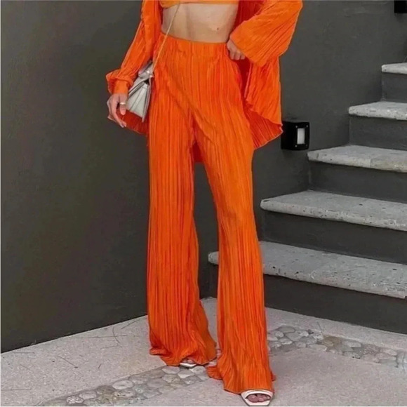 Showpo Beca Plisse Pants Flared Pleated Bright Orange Sz 4 - Picture 2 of 7